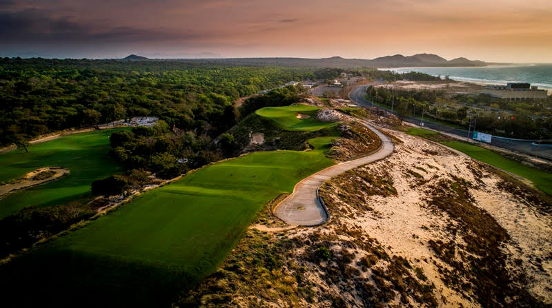 Golf Việt phục hồi sau Covid-19, sân The Bluffs và Laguna mở cửa
