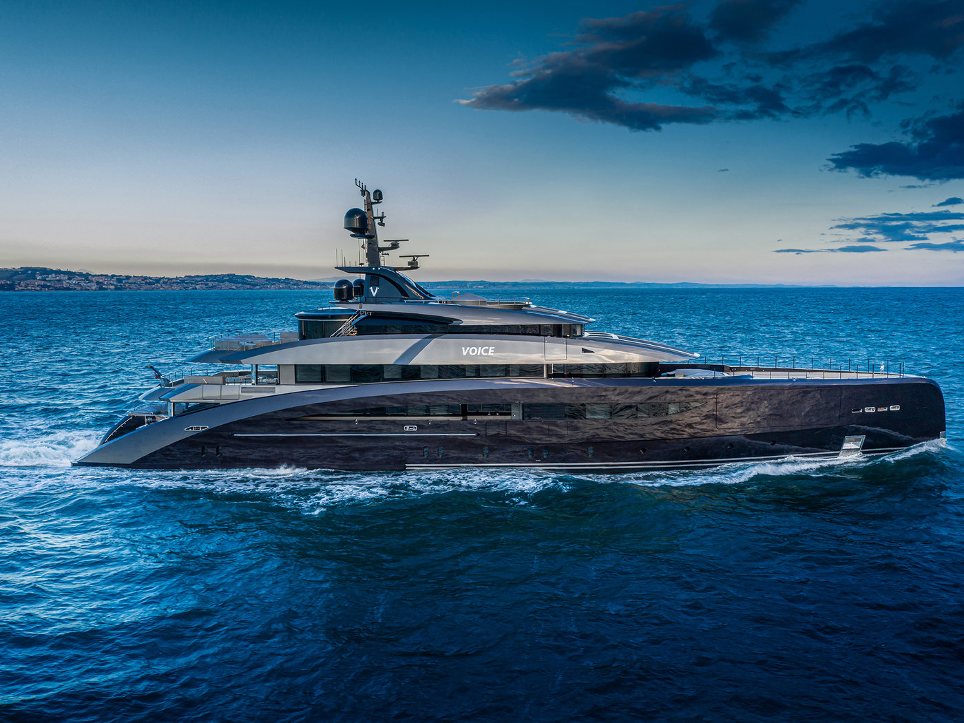 Thương hiệu CRN bàn giao siêu du thuyền M/Y “VOICE”
