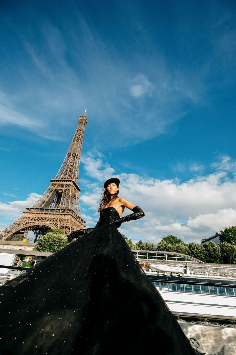Balmain Haute Couture Fall 2020: Đường Runway trên dòng sông Seine