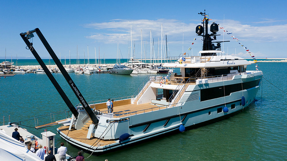 Cantiere delle Marche hạ thuỷ siêu du thuyền dòng Flexplorer đầu tiên