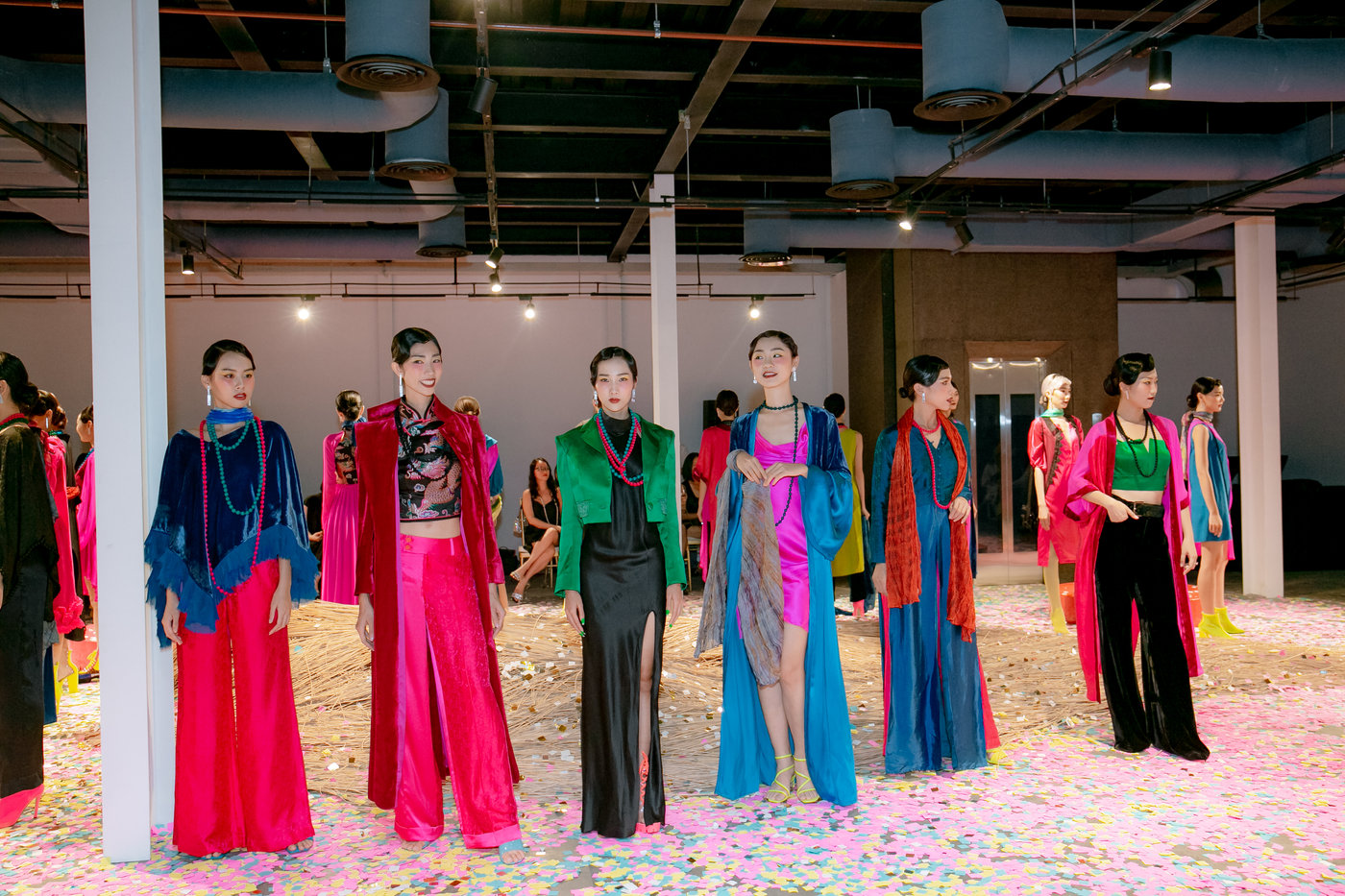 Chiêm ngưỡng văn hóa sắc màu Việt Nam qua BST Vietnam Color
