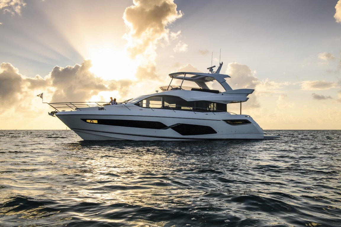 Bốn chiếc Sunseeker Manhattan 68 đã được bán tại Đông Nam Á