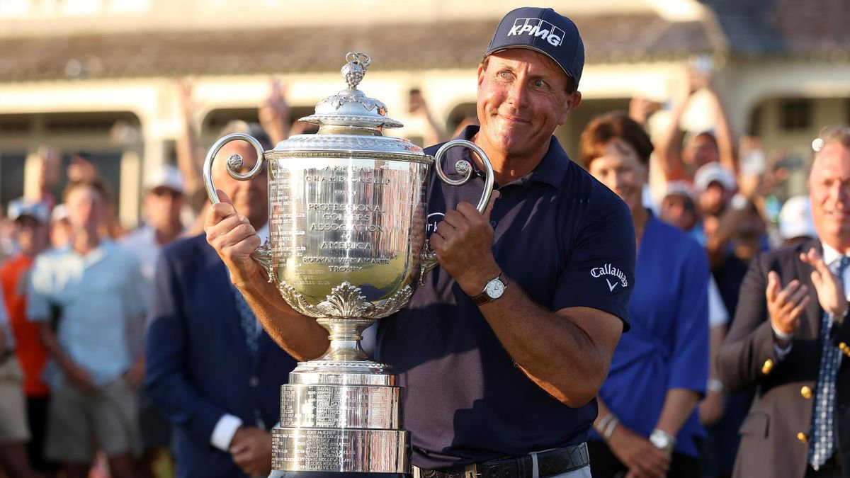 Phil Mickelson trở thành golfer lớn tuổi nhất vô địch giải major