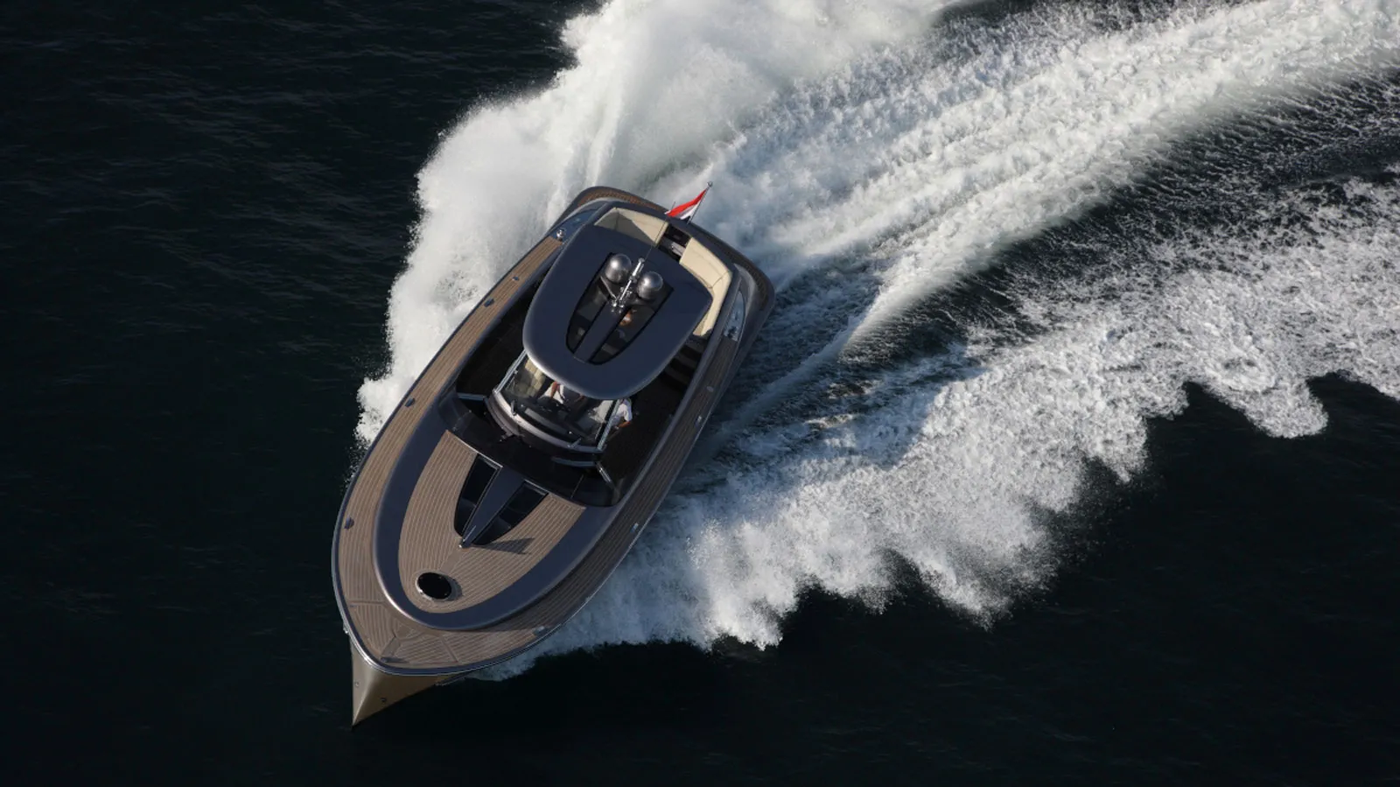 Tender Q52 cực "đỉnh" đến từ hai thương hiệu Qnautic và Vripack