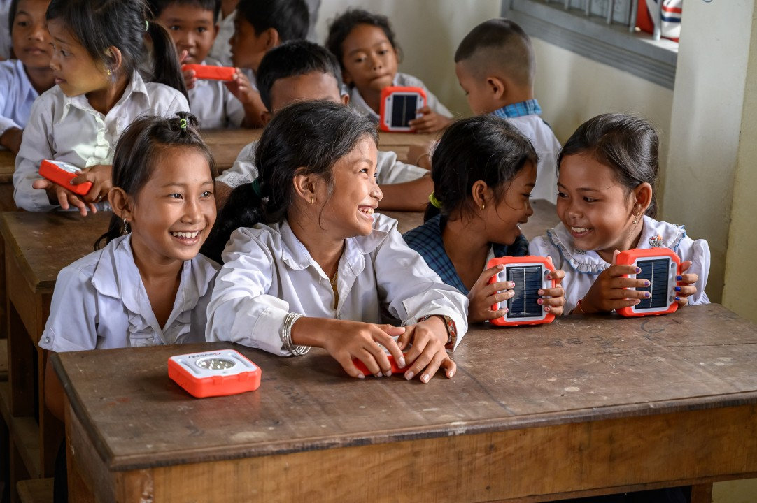 Capella kết hợp SolarBuddy thắp sáng tương lai trẻ em nghèo hiếu học