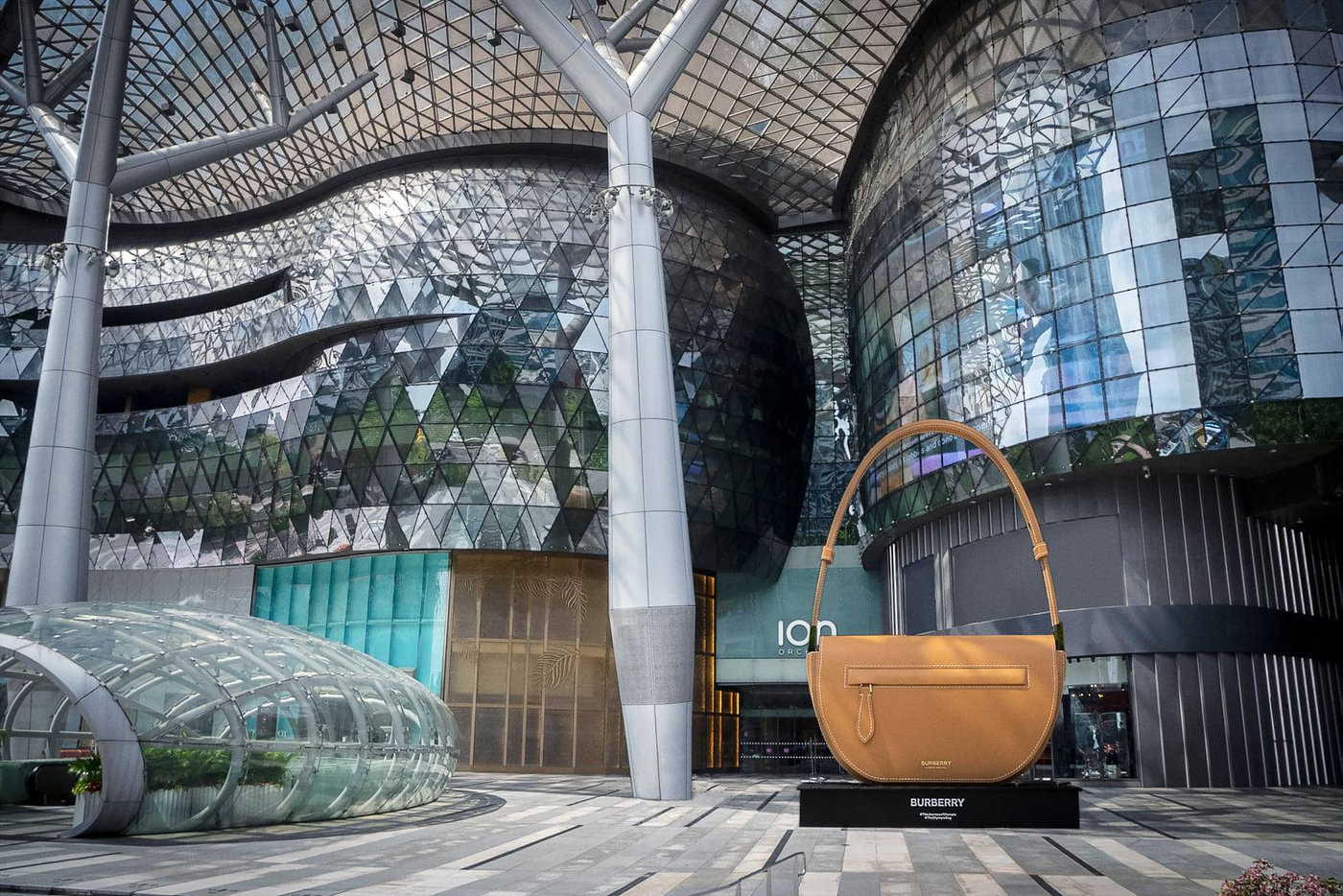Túi Olympia khổng lồ chính thức ra mắt giới mộ điệu tại Singapore