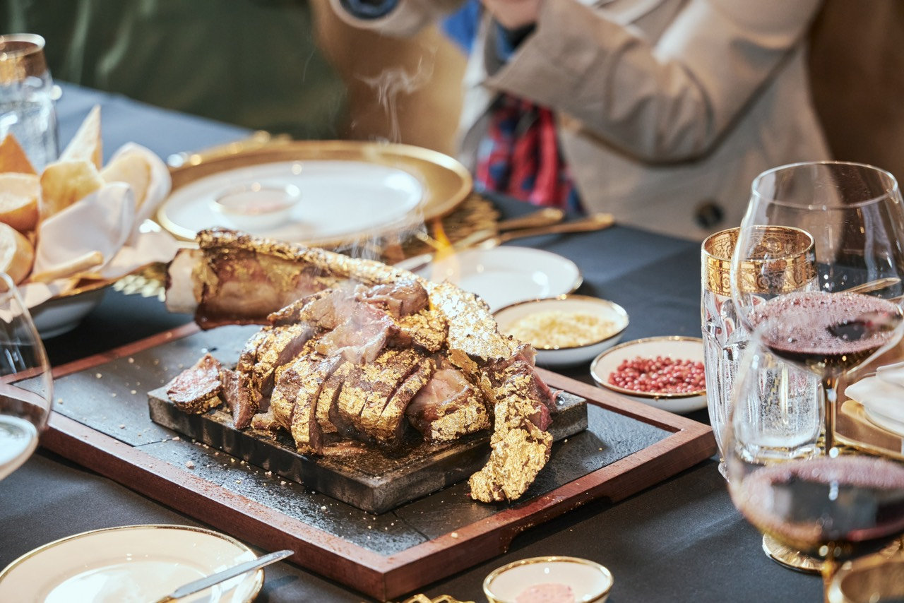 Tuyệt tác ẩm thực "Golden Beef – Bò dát vàng" trứ danh chính thức ra mắt tại Hà Nội