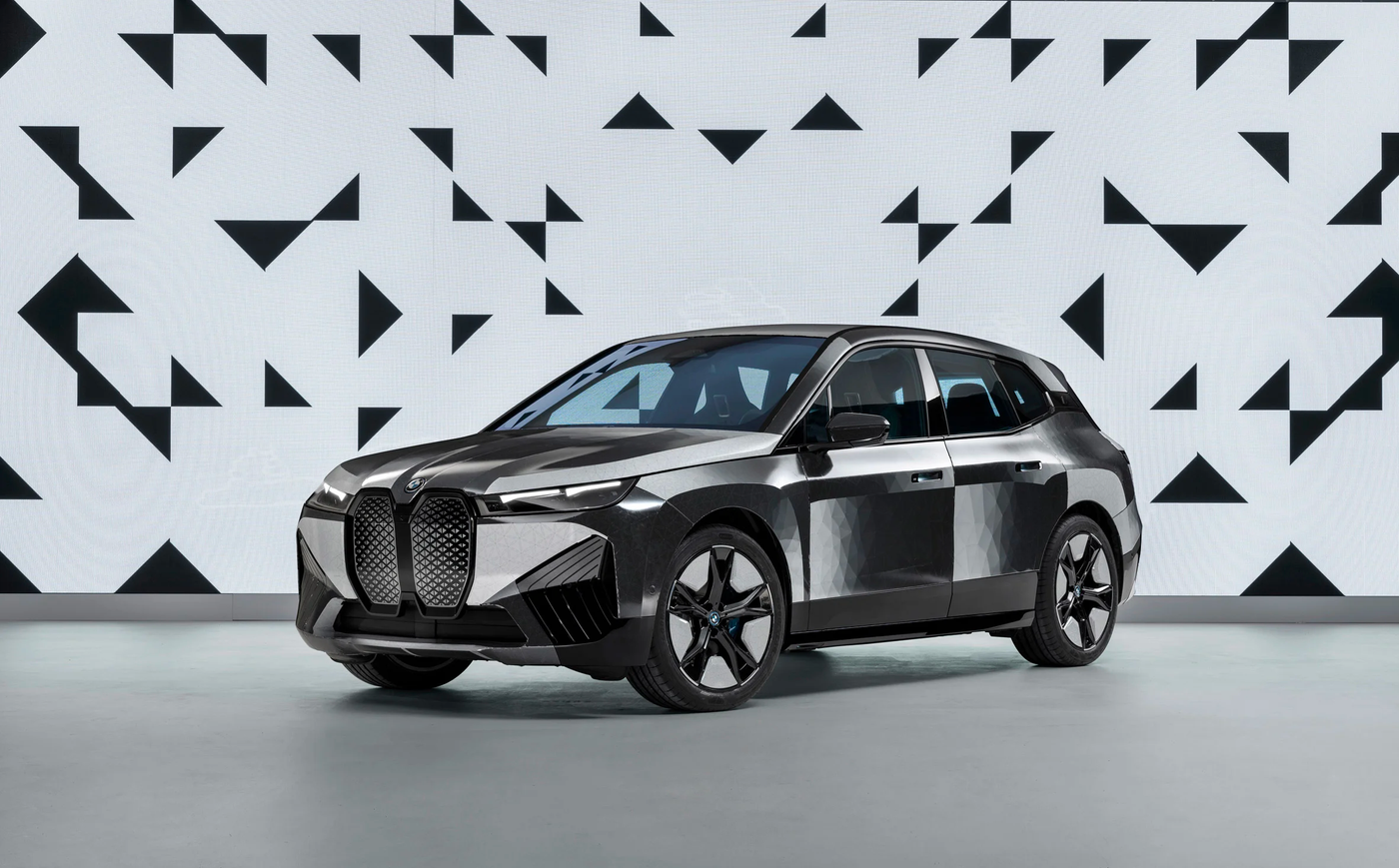 BMW vừa trình làng công nghệ tùy biến màu xe theo sở thích khách hàng tại CES 2022