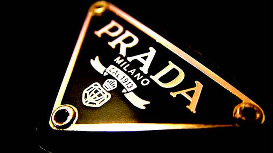 Doanh số bán hàng của nhãn hiệu thời trang Prada tăng vọt trong năm 2021