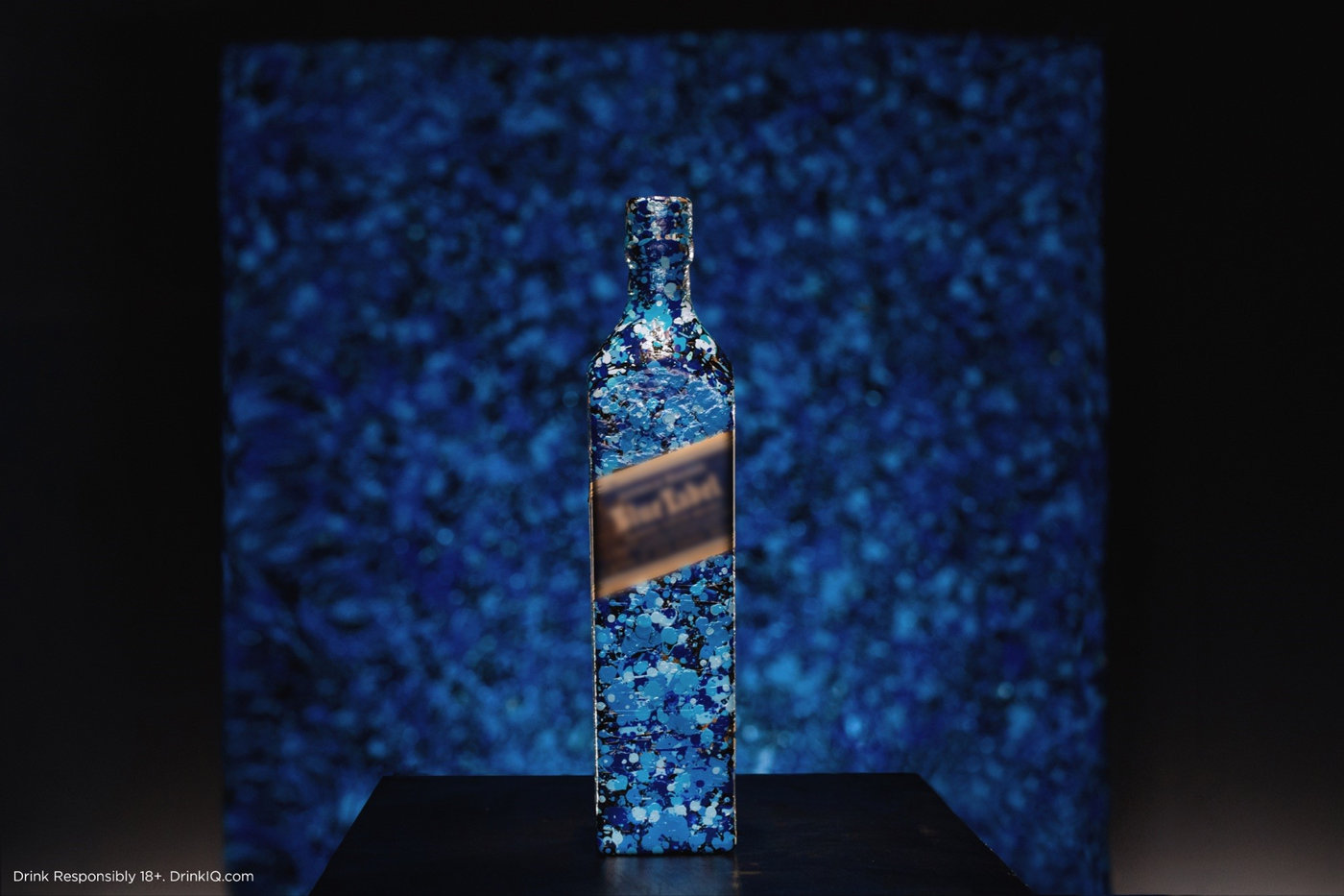 Khai mở cảm quan nghệ thuật độc đáo với bộ sưu tập Whisky của Blue Label và Liêu Nguyễn
