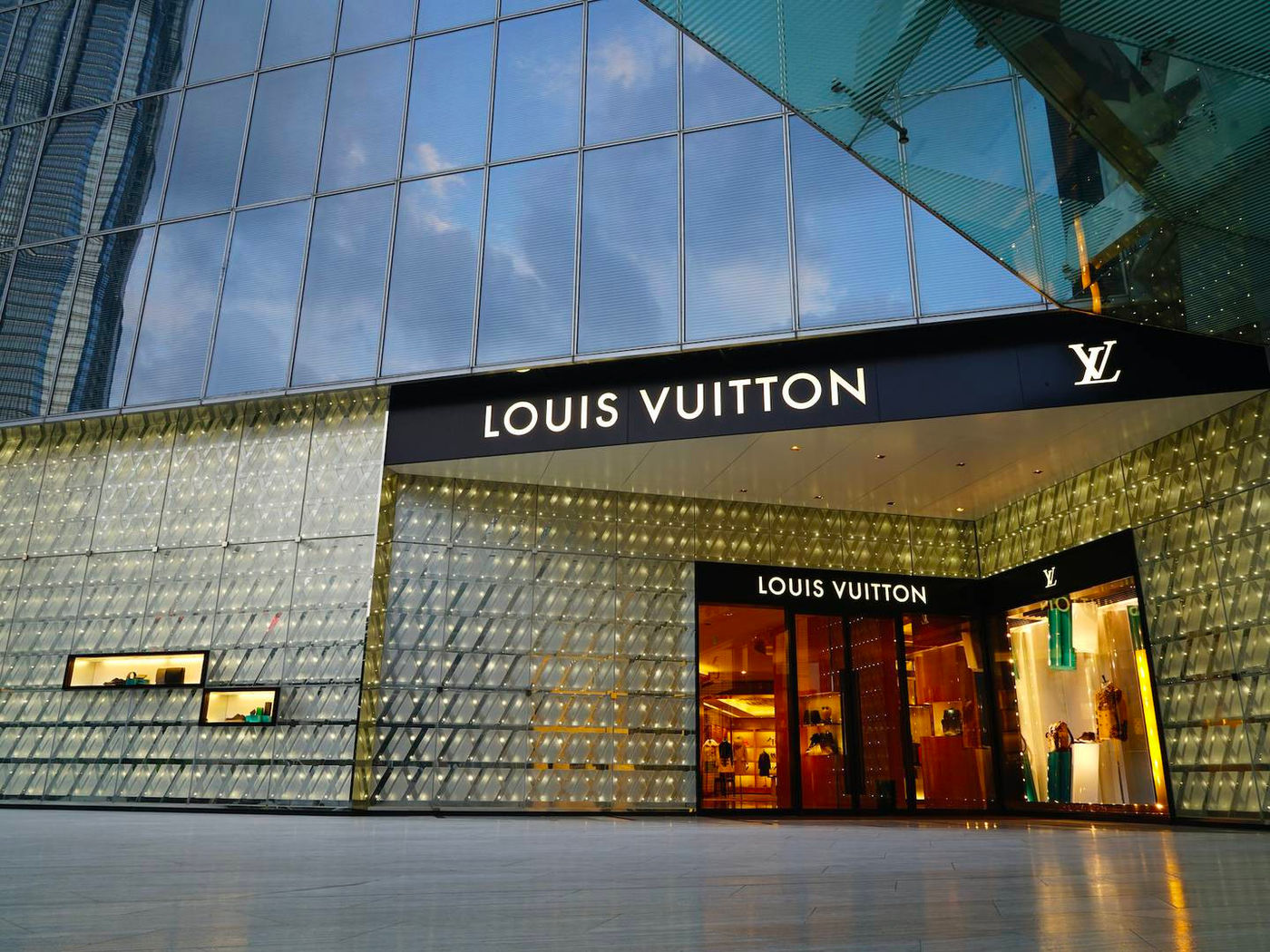 Louis Vuitton tăng giá do chi phí tăng và lạm phát, đẩy giá cổ phiếu tăng 3,58%
