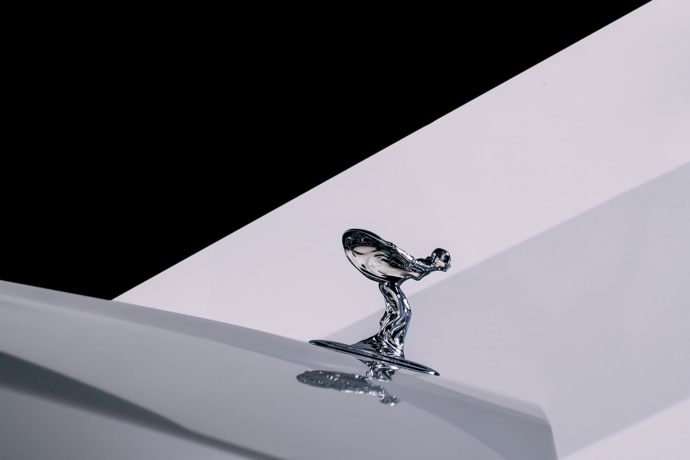 Rolls-Royce: Biểu tượng Spirit Of Ecstasy mới & Cuộc thi Spirit Of Ecstasy Challenge đầu tiên