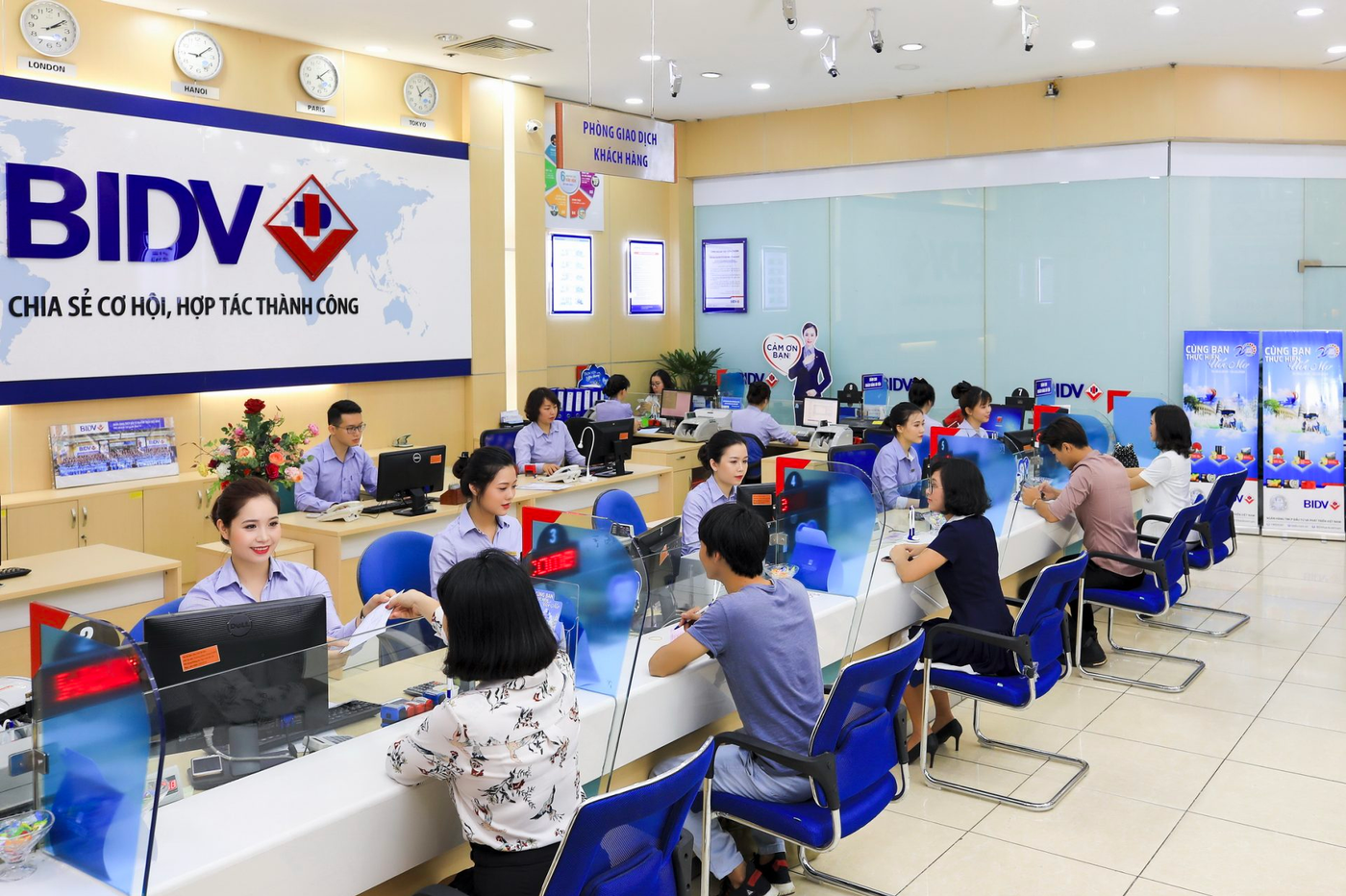 BIDV nhận đồng thời 4 giải thưởng lớn cho ngành Ngân hàng Việt Nam
