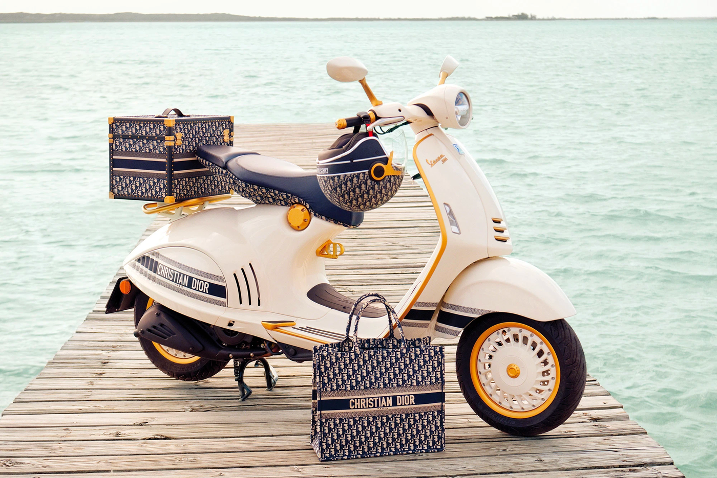 Vespa 946 Christian Dior – biểu tượng duy mỹ mới của phong cách châu Âu