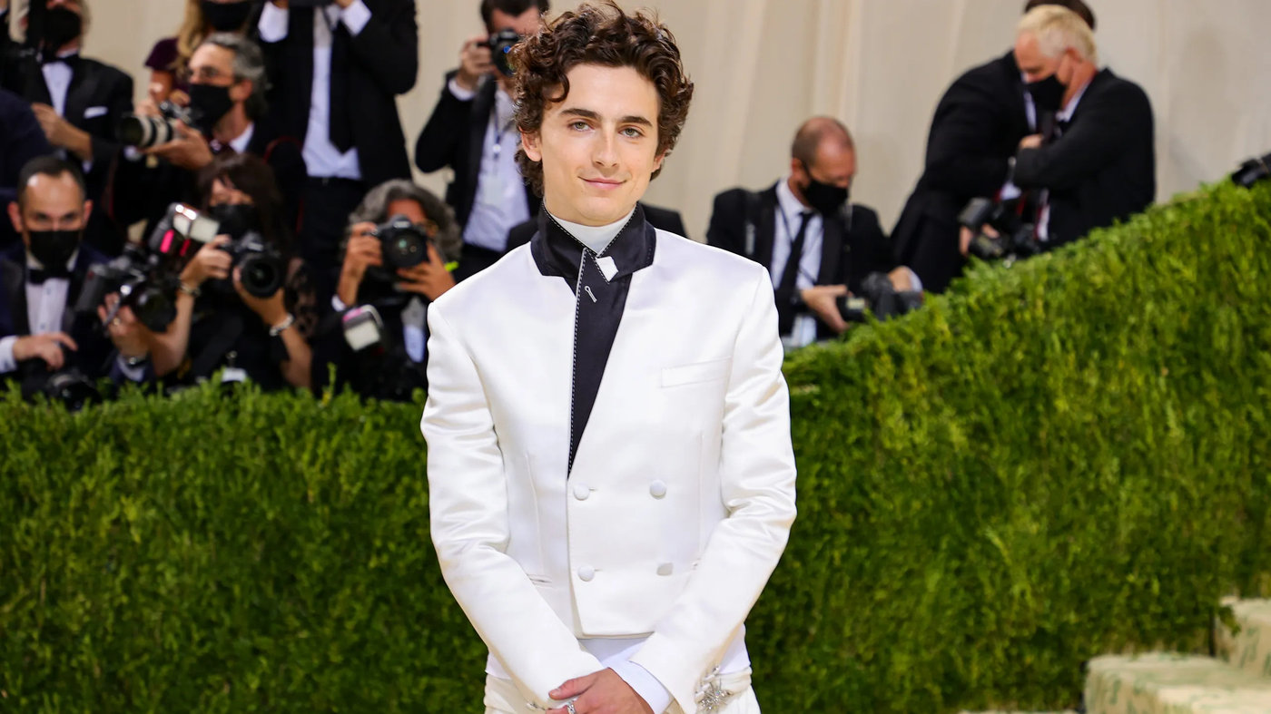 4 dấu cộng tạo nên dấu ấn phong cách của “hoàng tử thảm đỏ” Timothée Chalamet