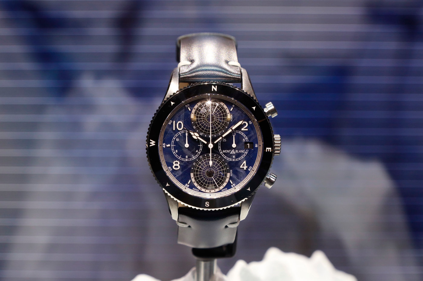 Montblanc ra mắt 1858 Geosphere Chronograph 0 Oxygen cùng nhà leo núi Nimsdai