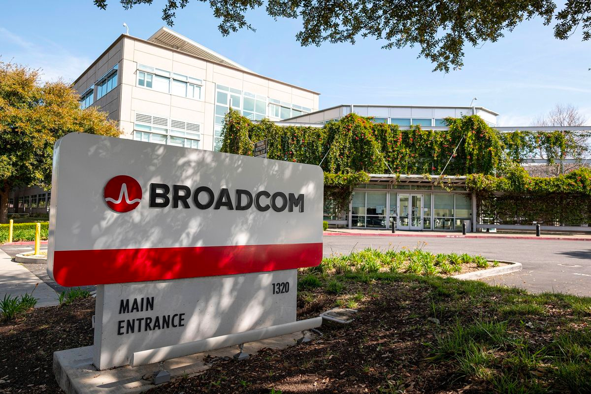 Nhà sản xuất Chip Broadcom đang thực hiện đàm phán nhằm mua lại VMware