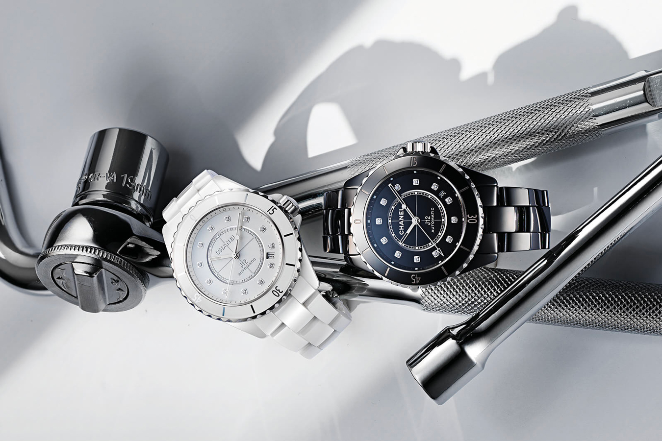 Chanel J12 trở lại với phiên bản giàu điểm nhấn thanh lịch và quyến rũ hơn