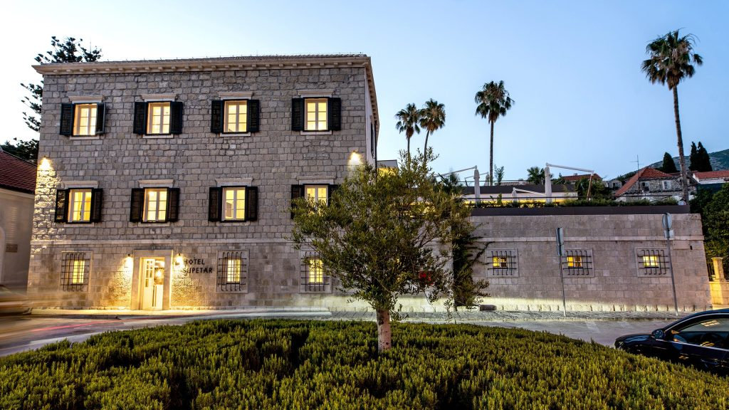 Hotel Supetar mở cửa trở lại với vẻ đẹp đầy cổ kính đậm chất Địa Trung Hải