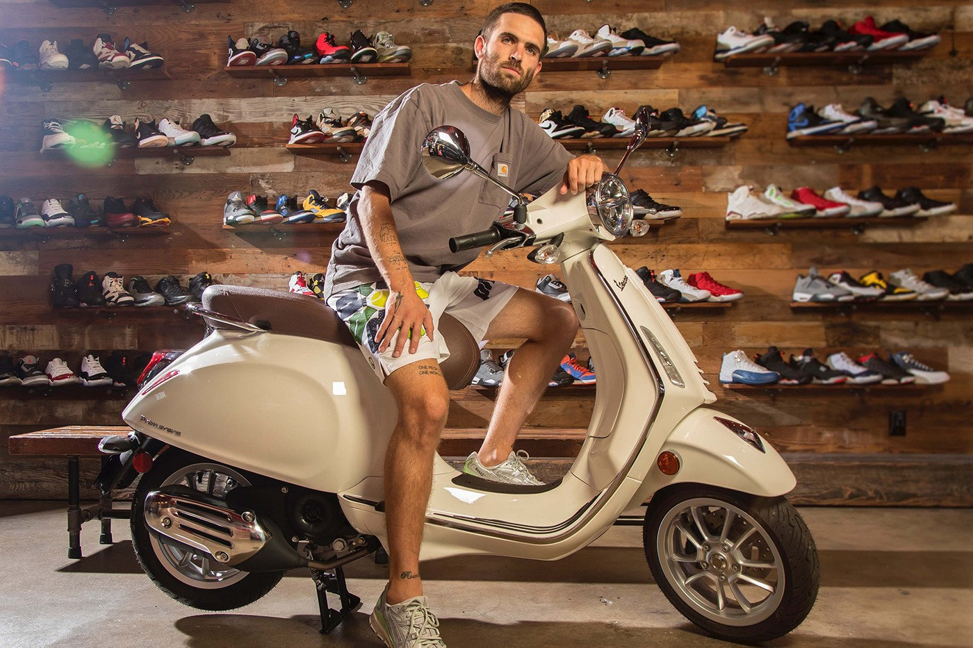 Sean Wotherspoon x Vespa: Lối đi cổ điển của thời trang đường phố