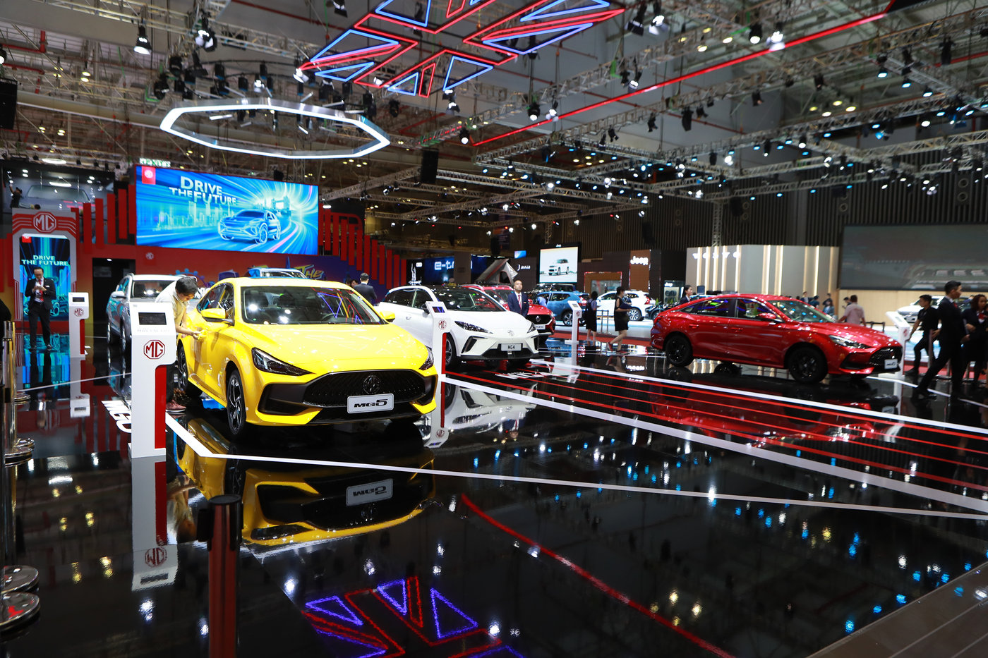Vietnam Motor Show 2022 diễn ra thành công và xác lập nhiều kỷ lục mới