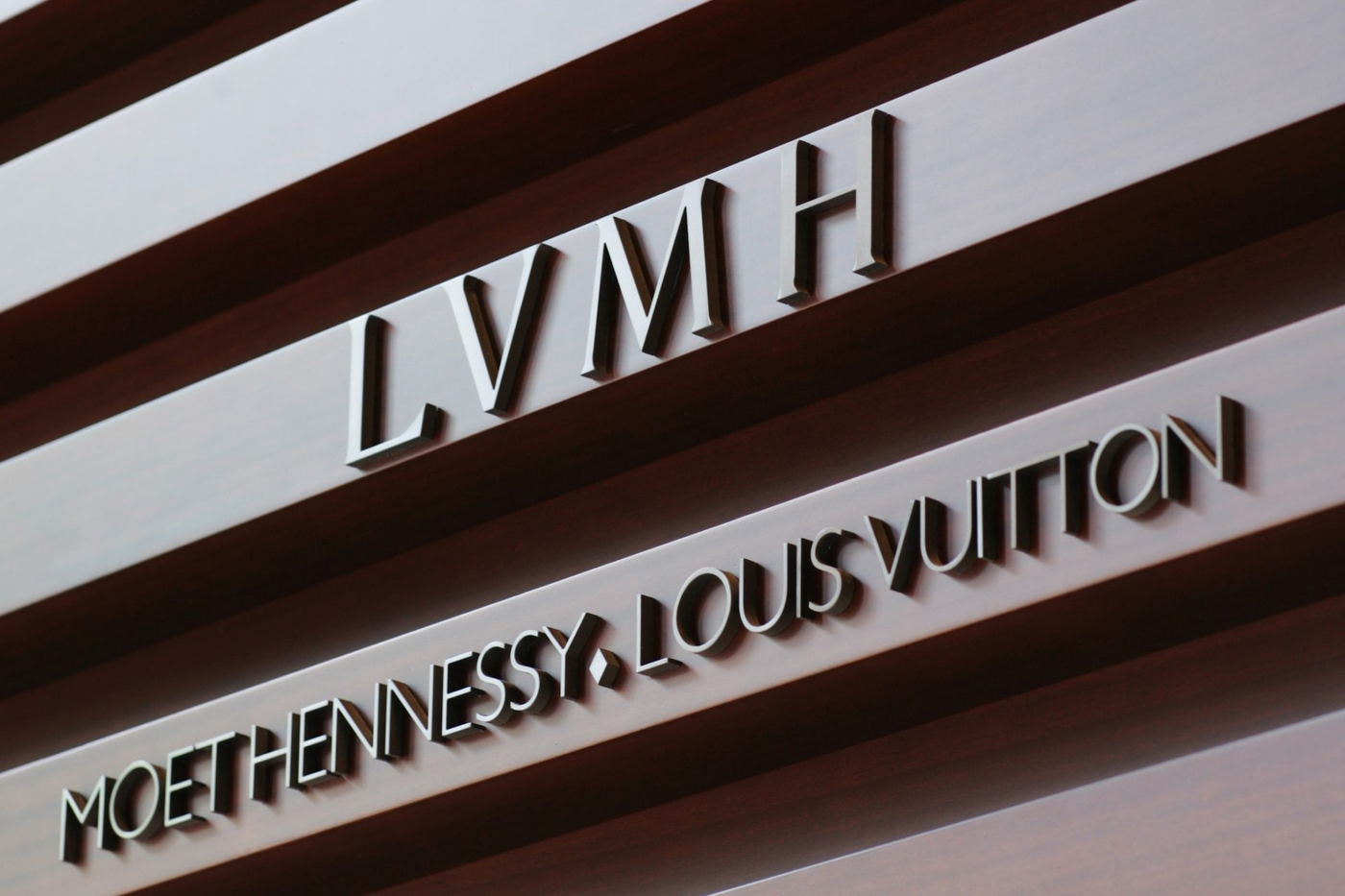 Gã khổng lồ xa xỉ phẩm LVMH tỏ ra lạc quan khi thị trường Trung Quốc mở cửa trở lại
