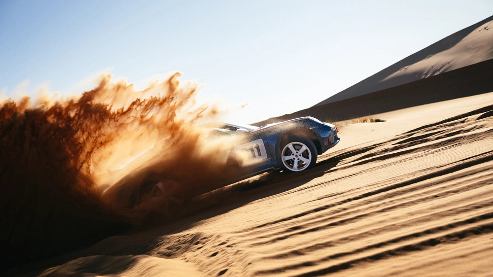 Thỏa sức tung bay giữa sa mạc với siêu phẩm mới nhất của Porsche – 911 Dakar