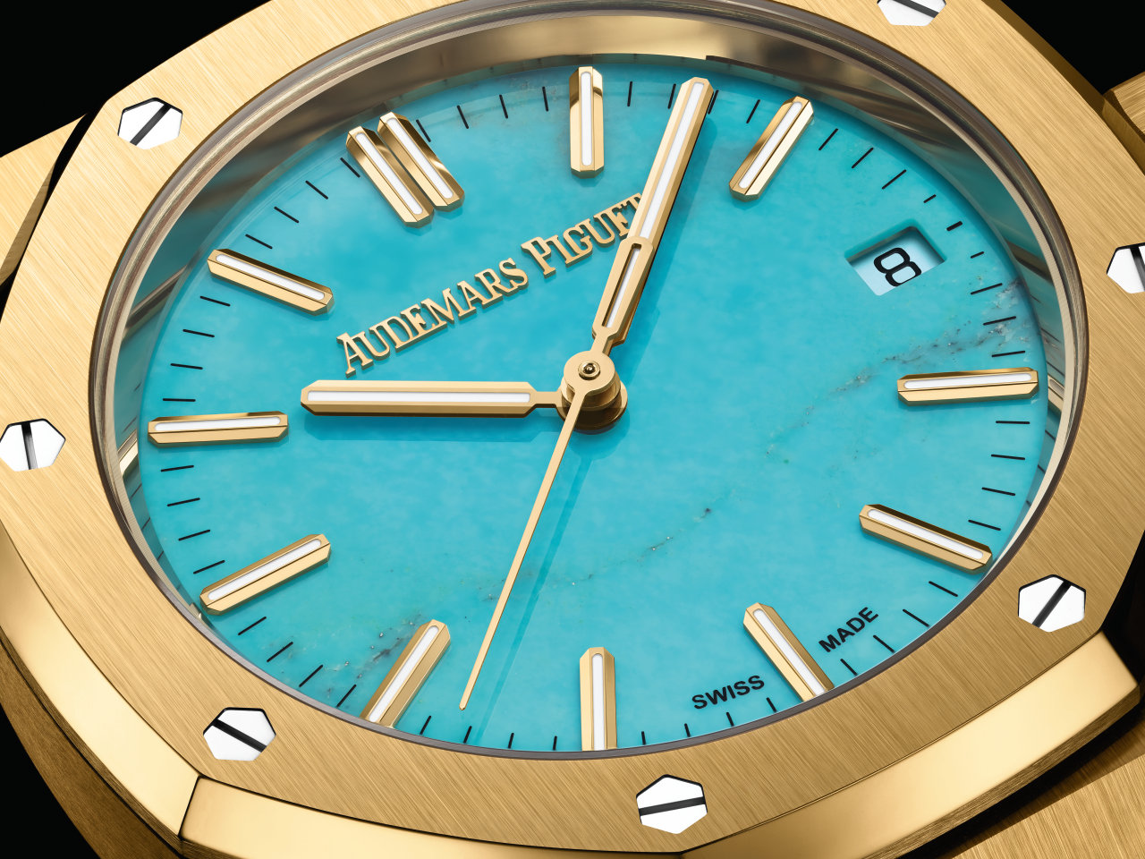 AP Royal Oak selfwinding mới với mặt đồng hồ bằng ngọc lam tự nhiên hiếm có