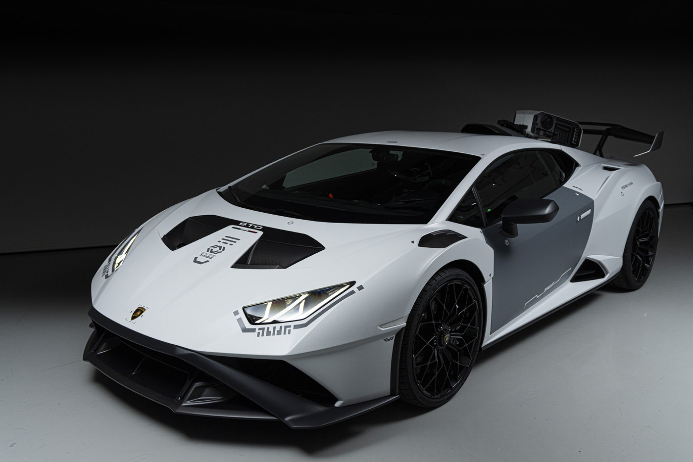 Huracán STO Time Chaser_111100 – Tích hợp trên mình những giá trị xưa cũ để mở ra tương