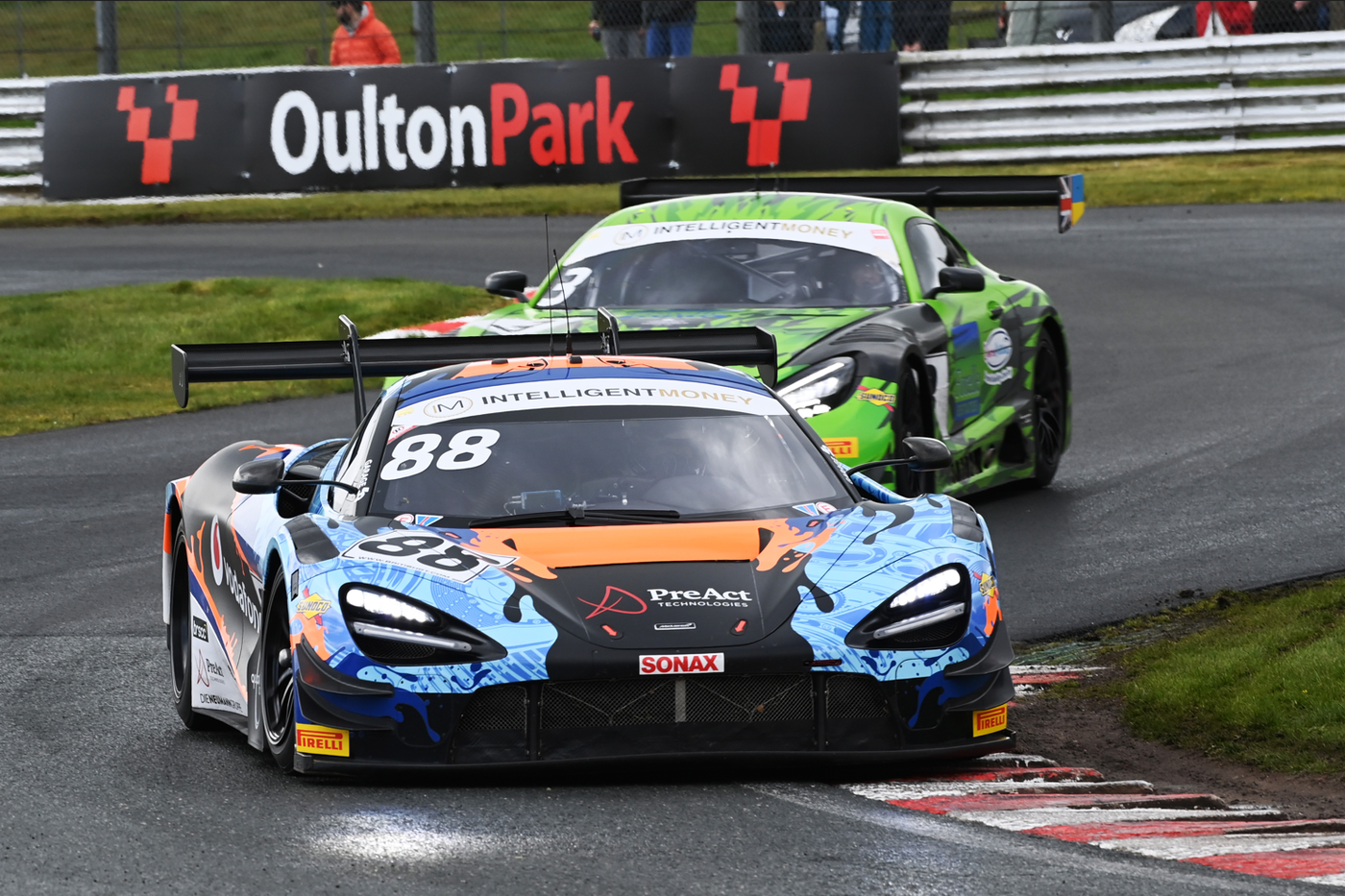 McLaren Artura GT4 bứt phá trong ngày ra quân tại Giải Vô địch GT Anh Quốc