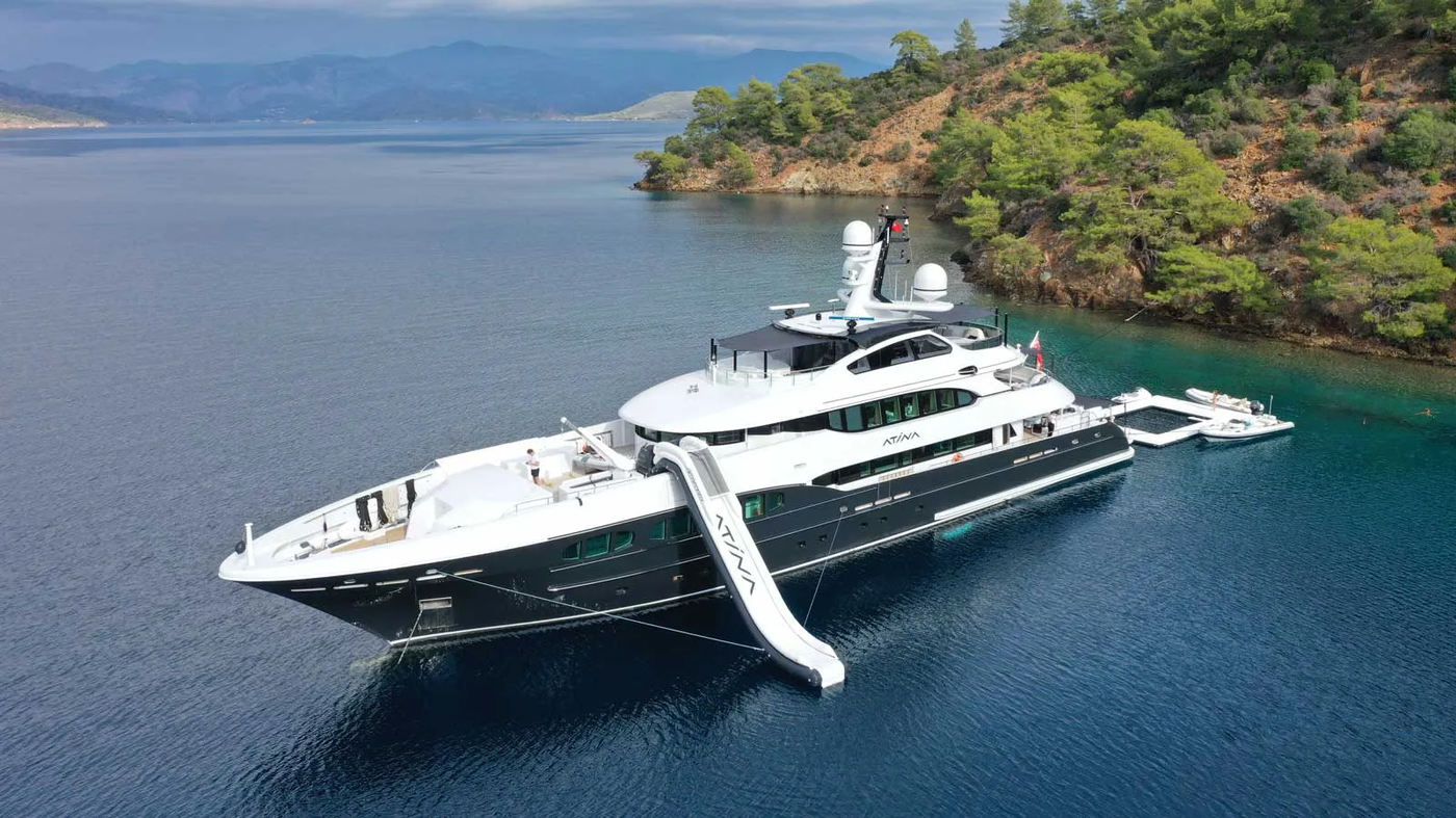Những hình ảnh đầu tiên của Heesen Atina sau khi được tu sửa tại FDC Yachts