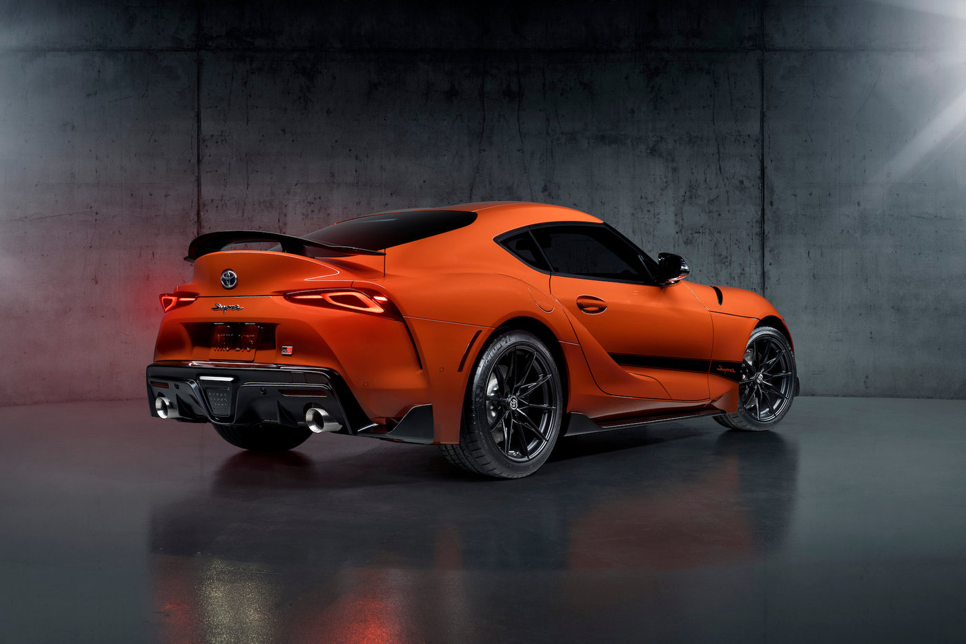 Toyota trang bị cánh gió sau lớn cho phiên bản Supra 2024 kỷ niệm 45 năm lịch sử