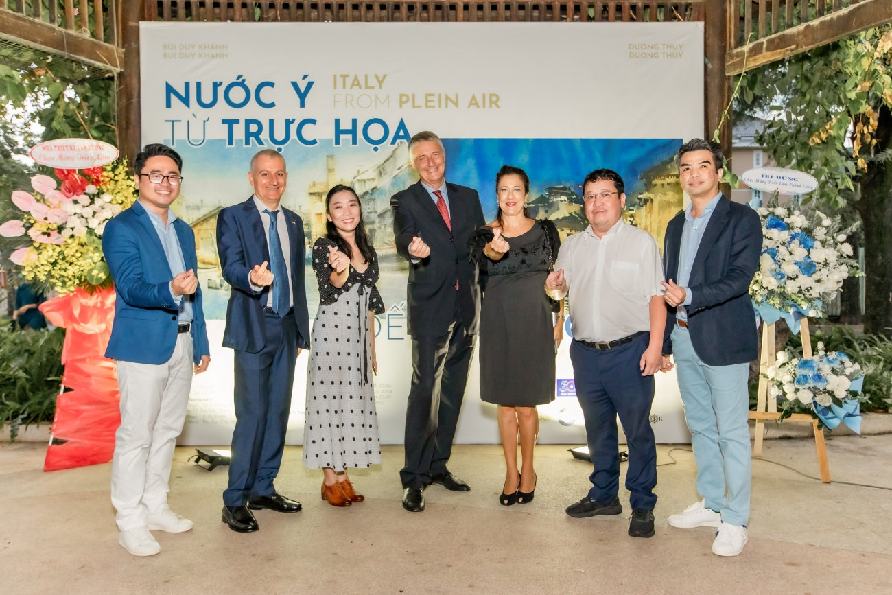 Triển lãm tái hiện nước Ý qua góc nhìn và kỹ thuật trực họa độc đáo của hai nghệ sĩ Việt