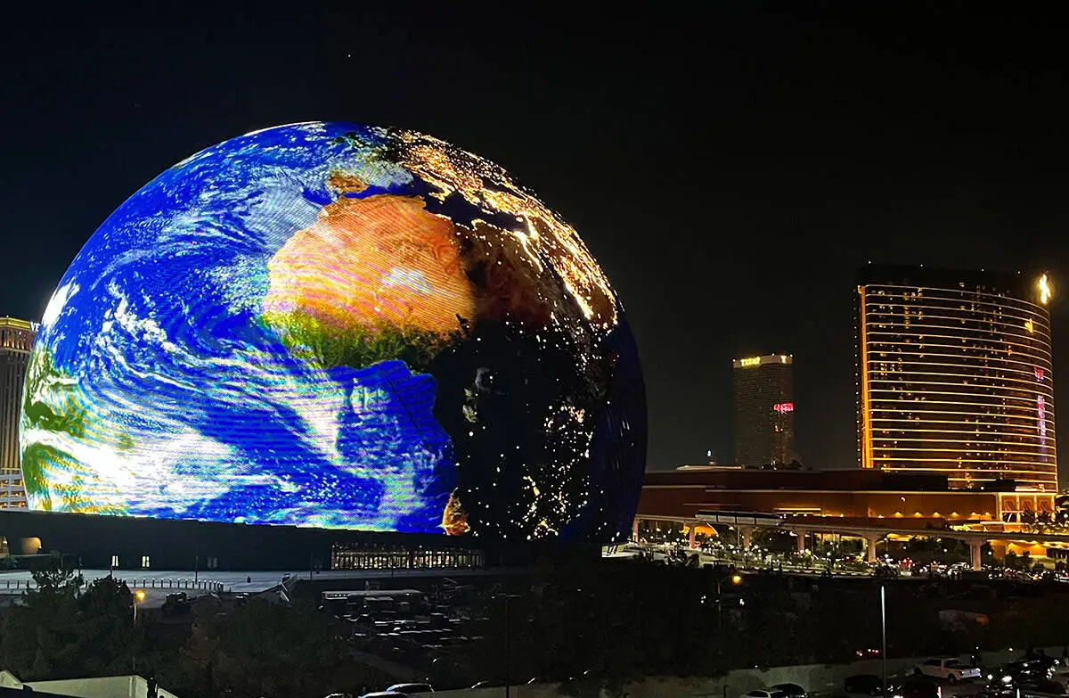MSG Sphere – có một "Trái Đất" phát sáng nổi bật giữa Las Vegas phồn hoa