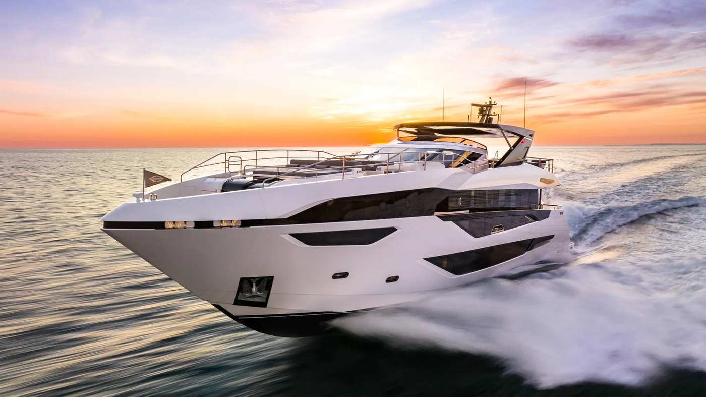 Scorpion – Du thuyền máy thứ hai thuộc mẫu 100 Yacht đang được rao bán bởi Sunseeker