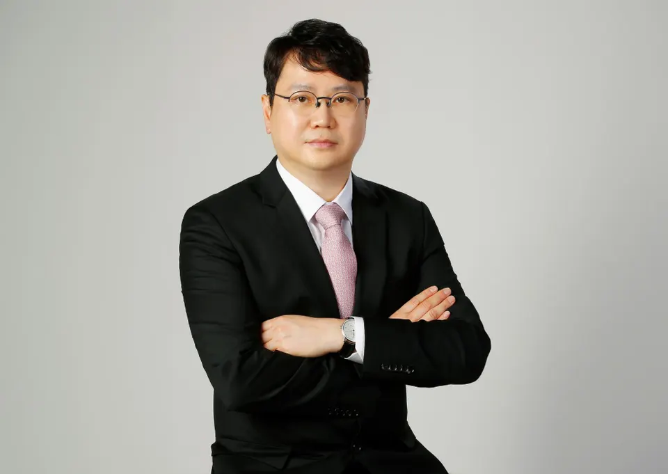 CEO của Hanmi Semiconductor trở thành tỉ phú mới của Hàn Quốc nhờ "cơn sốt AI"