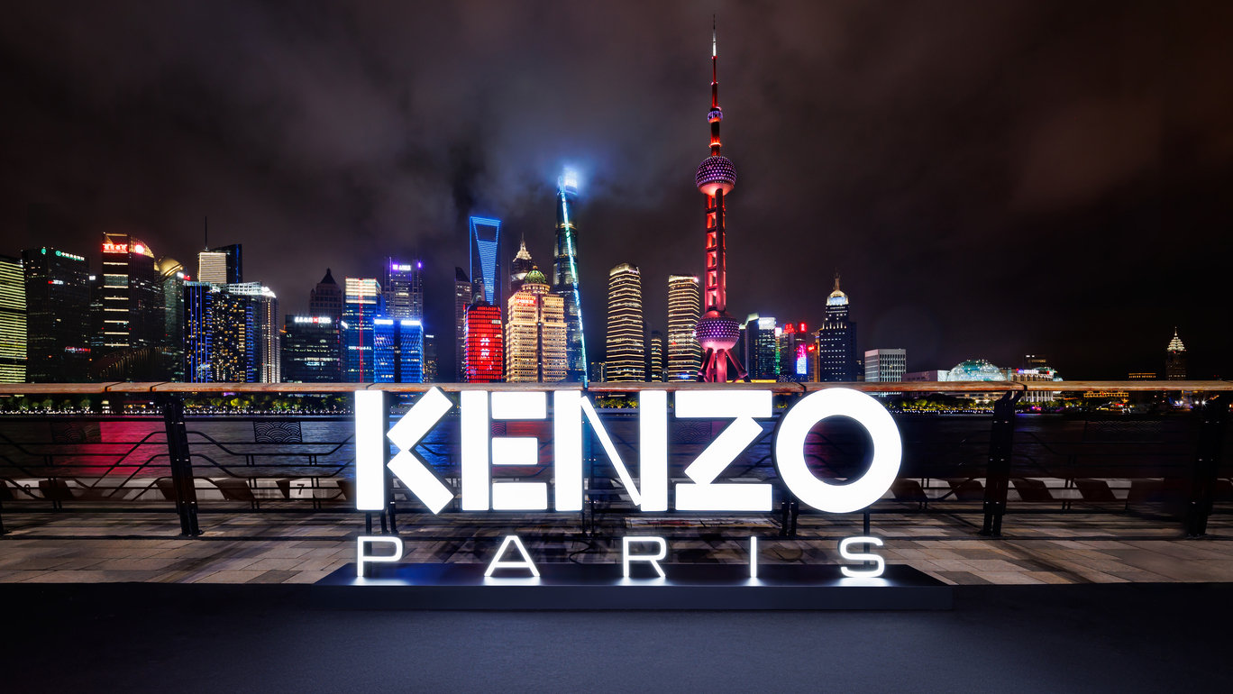 Show trình diễn BST KENZO Xuân Hè 2024 diễn ra ấn tượng trên bến Thượng Hải