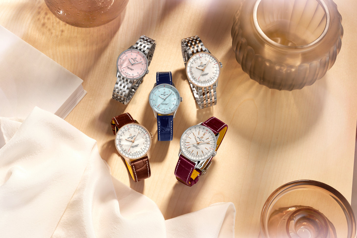 Duyên dáng và cá tính qua 2 phiên bản đồng hồ Breitling Navitimer biểu tượng