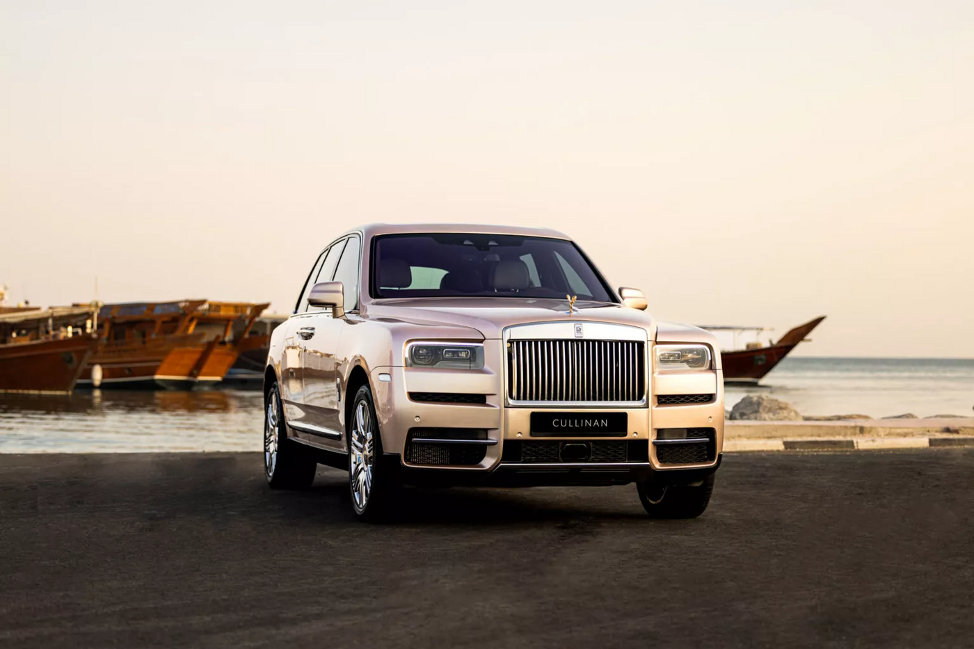 Nội thất khảm trai lộng lẫy bên trong Rolls-Royce ‘The Pearl Cullinan’ độc nhất vô nhị