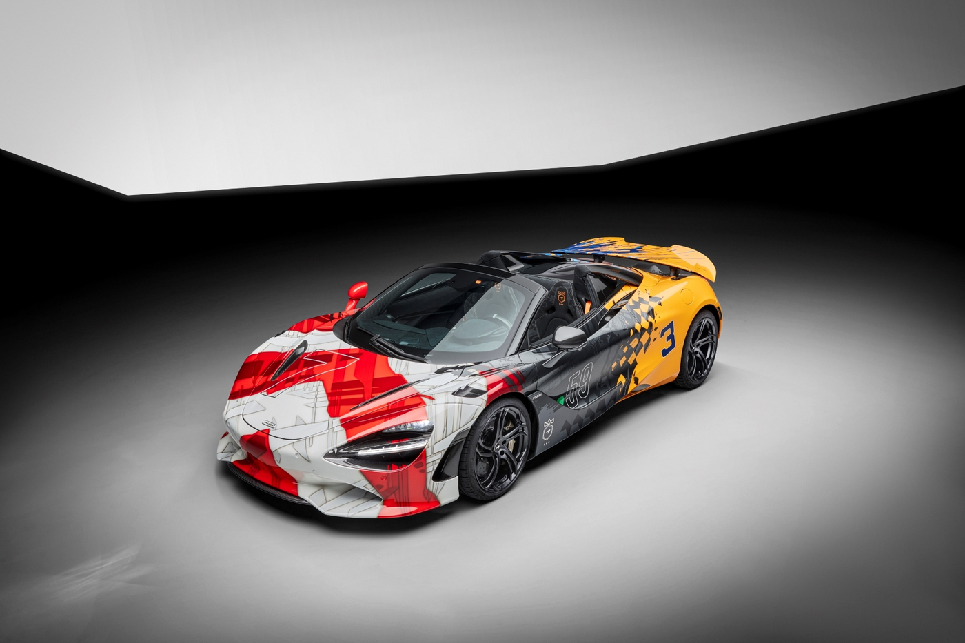 Chủ đề bespoke 3-7-59 trên McLaren 750S tôn vinh thành tích chiến thắng ‘Triple Crown’