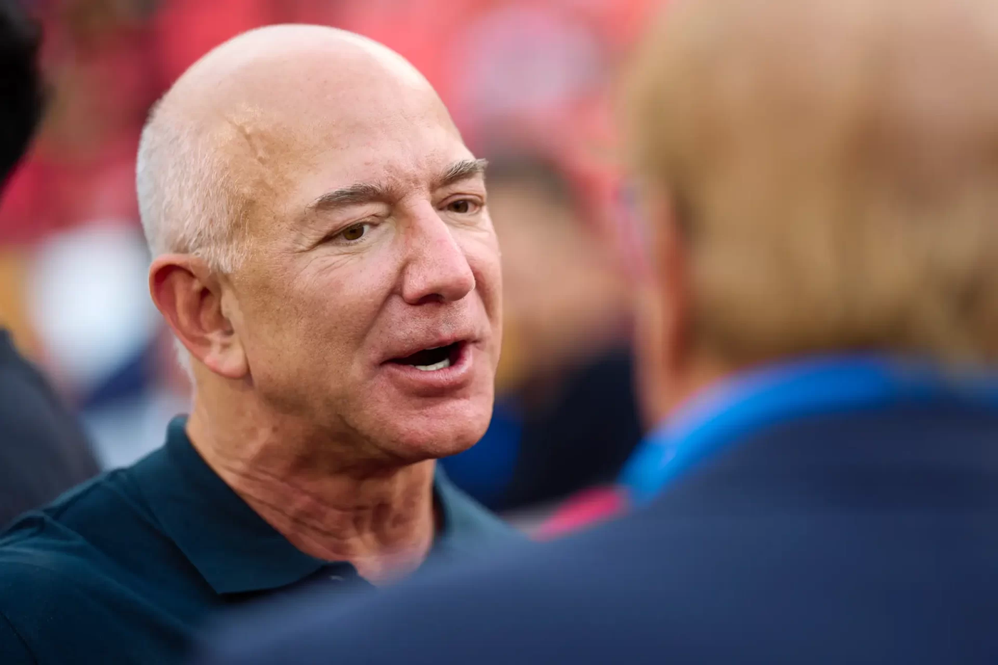 Tỷ phú Jeff Bezos rời vị trí CEO Amazon để tập trung vào Blue Origin
