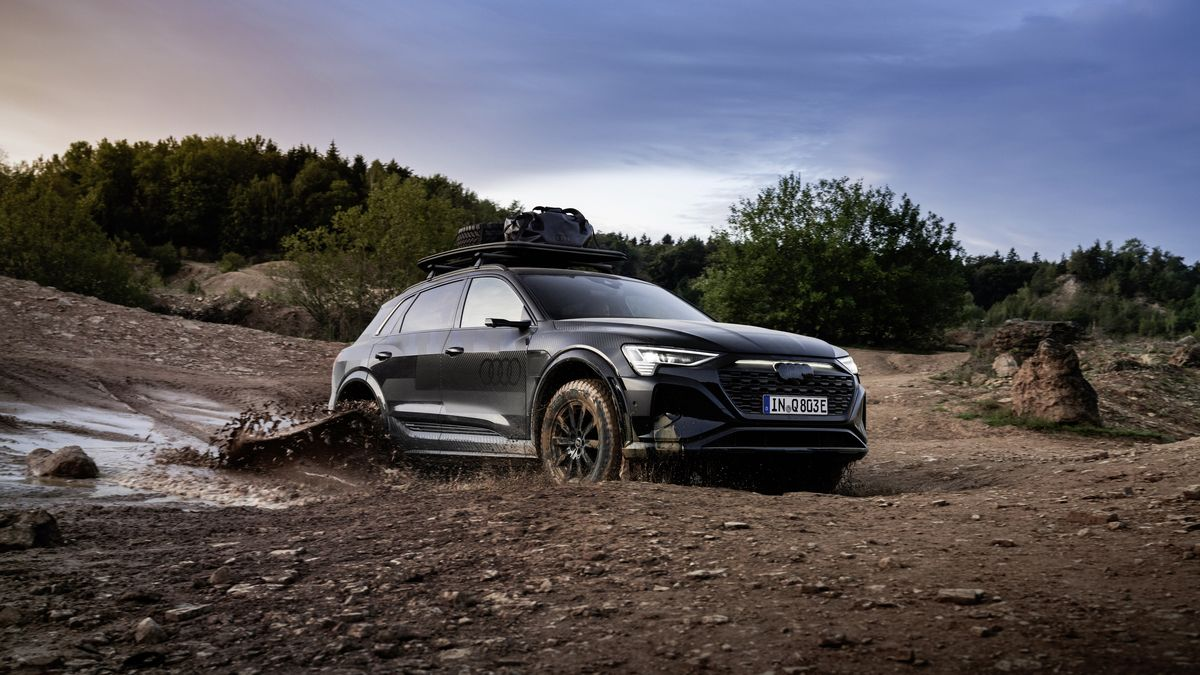 Audi SQ8 e-tron 2024 "vượt cát tung bụi" vinh danh cuộc đua Dakar khốc liệt