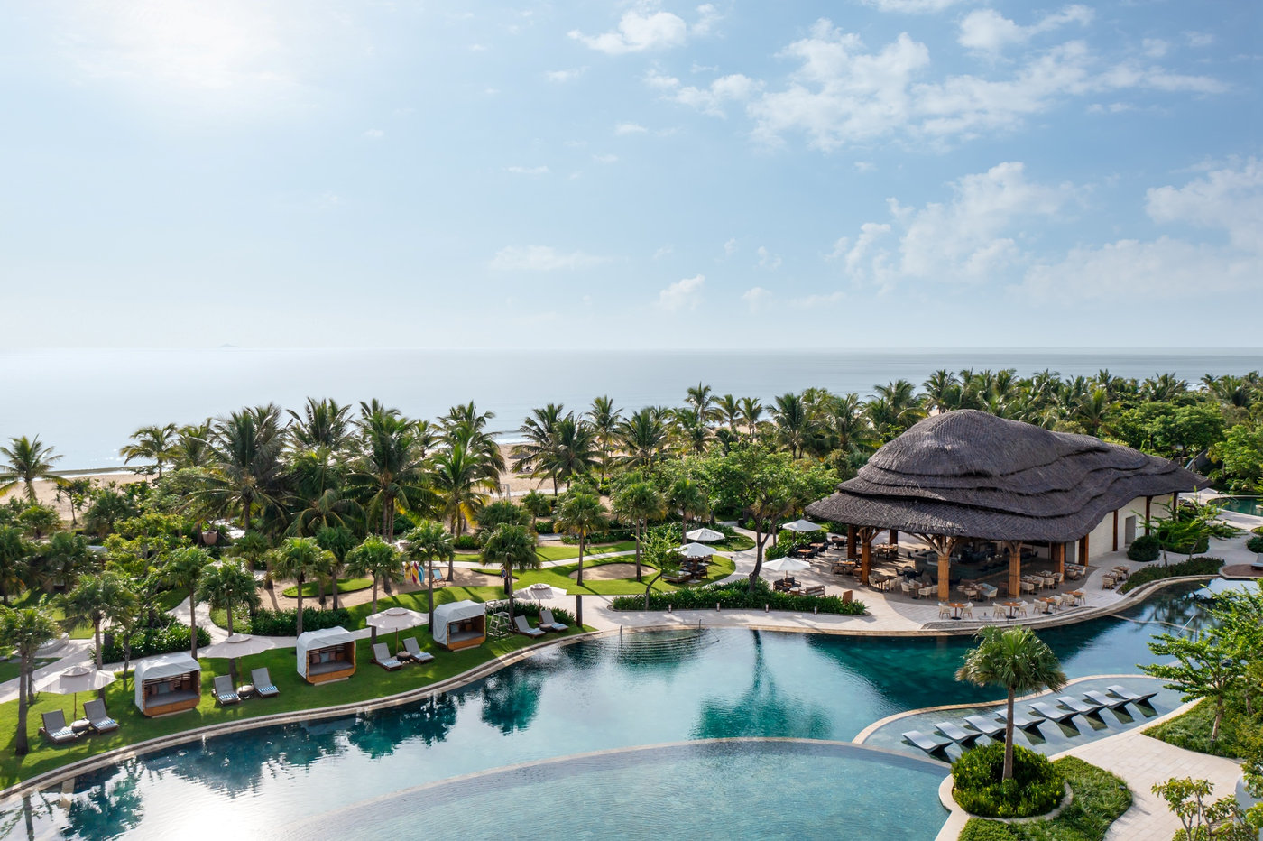 Hành trình đổi mới hấp dẫn tại hai khu nghỉ dưỡng đa sắc màu New World Hoiana
