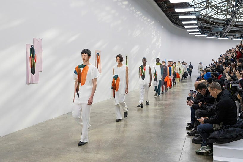 BST HOMME PLISSÉ ISSEY MIYAKE Thu Đông 2024: Đắm mình trong miền hoang dã của sáng tạo