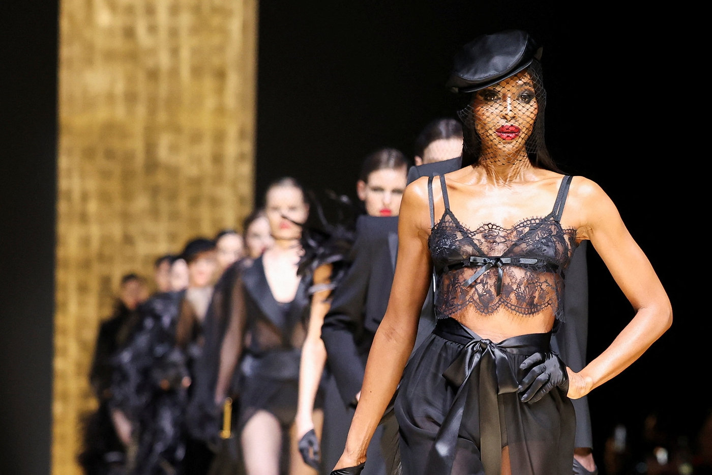 BST Dolce & Gabbana Thu Đông 2024: Nét quyến rũ ẩn sau bộ tuxedo quyền lực