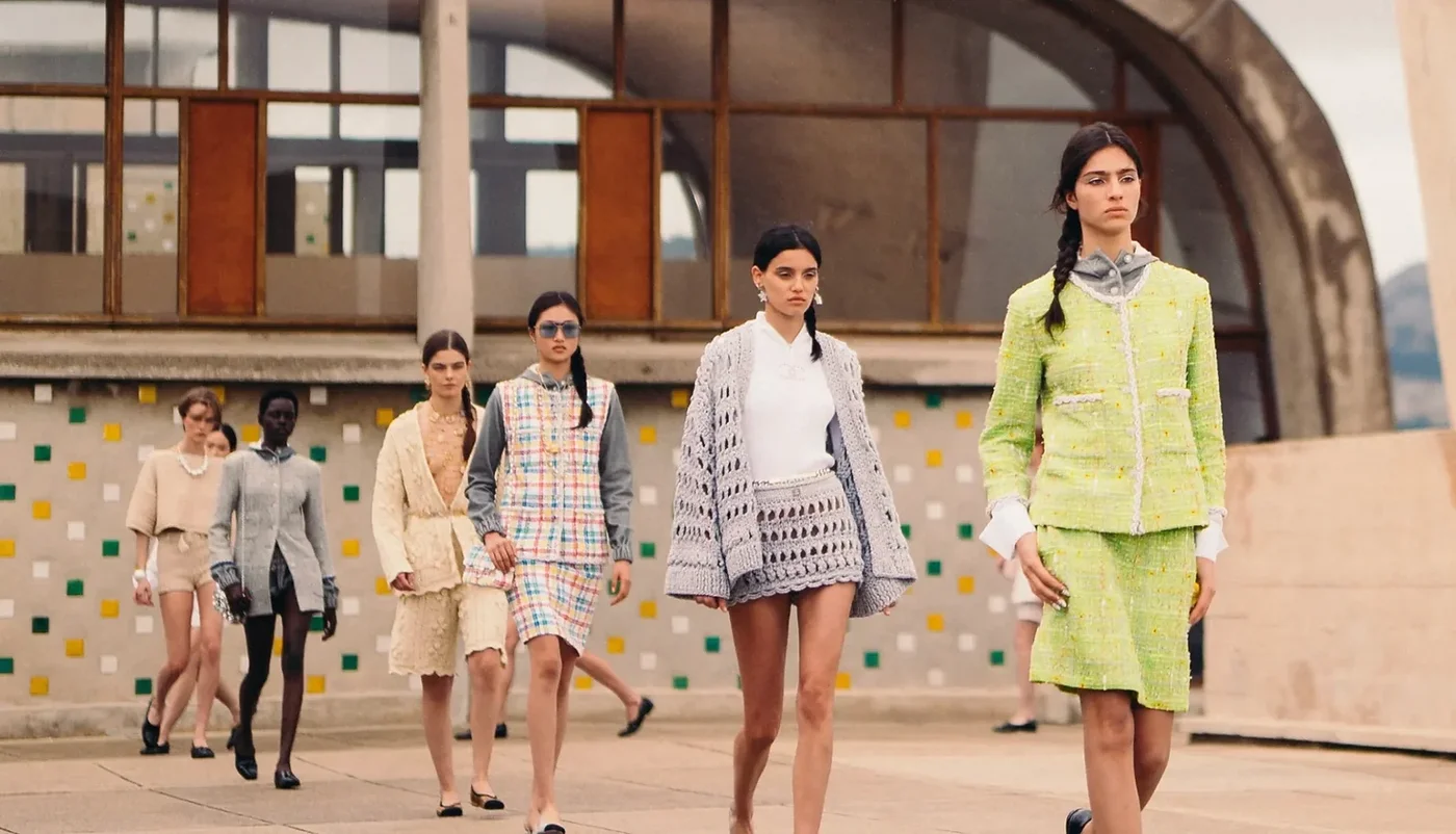 BST CHANEL Cruise 2024/25: Giấc mơ biển xanh của thành phố cảng Marseille