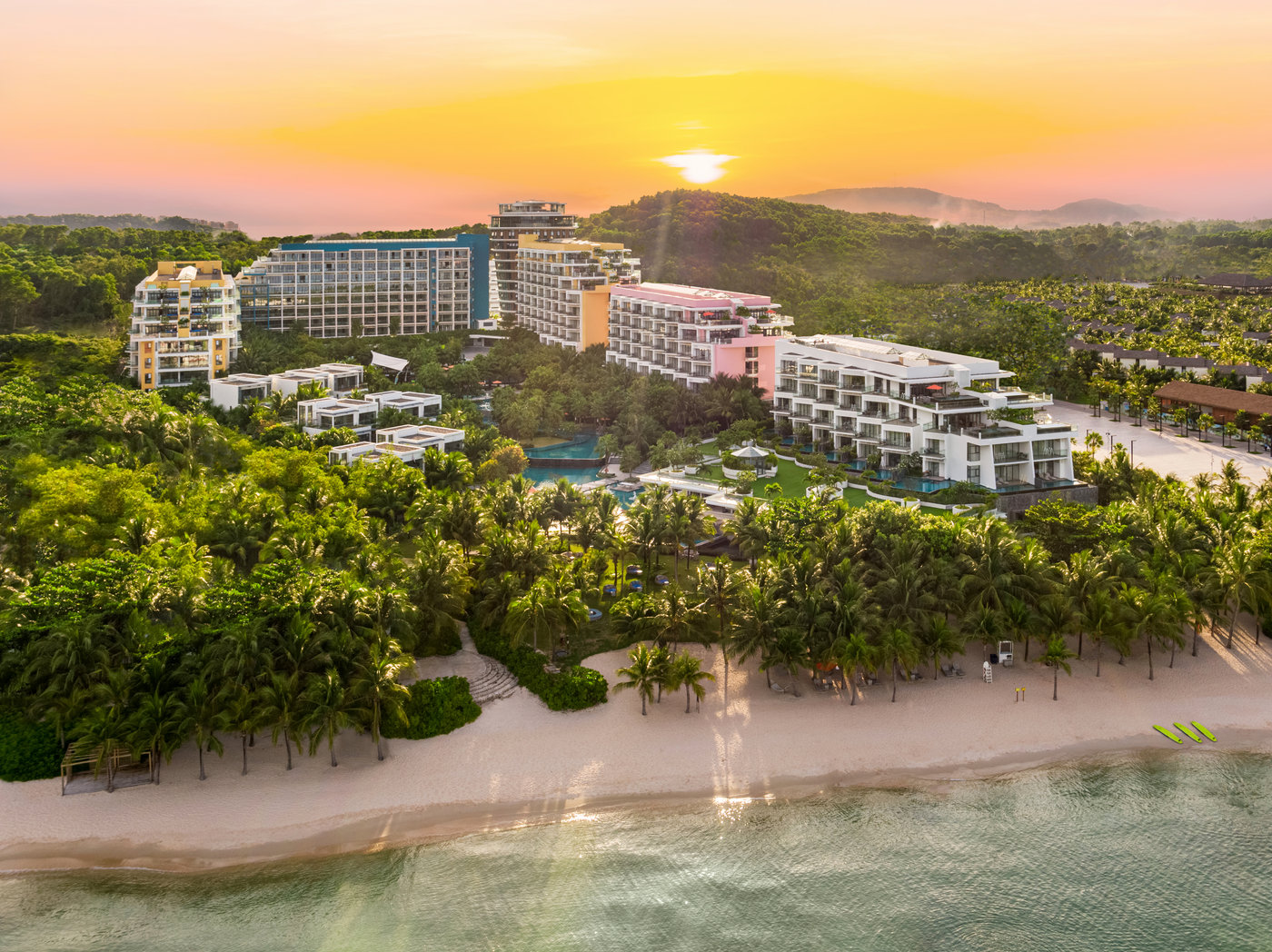 Premier Residences Phu Quoc tôn vinh “Tháng Tự Hào” với chiến dịch “Love is Love”