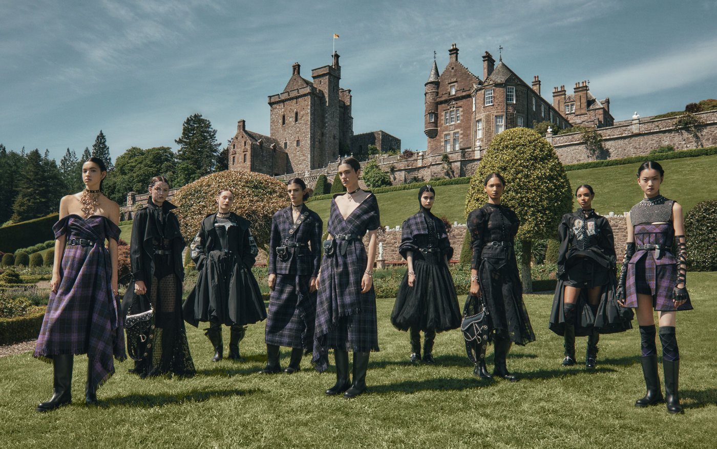 BST Dior Cruise 2025: Lá thư tình của nhà mốt Dior gửi đến xứ sở Scotland huyền thoại