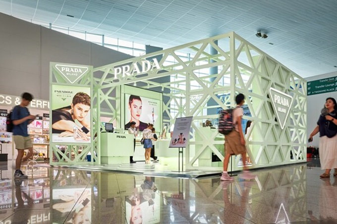 Shinsegae Duty Free ra mắt cửa hàng pop-up của Prada Beauty đầu tiên tại Hàn Quốc
