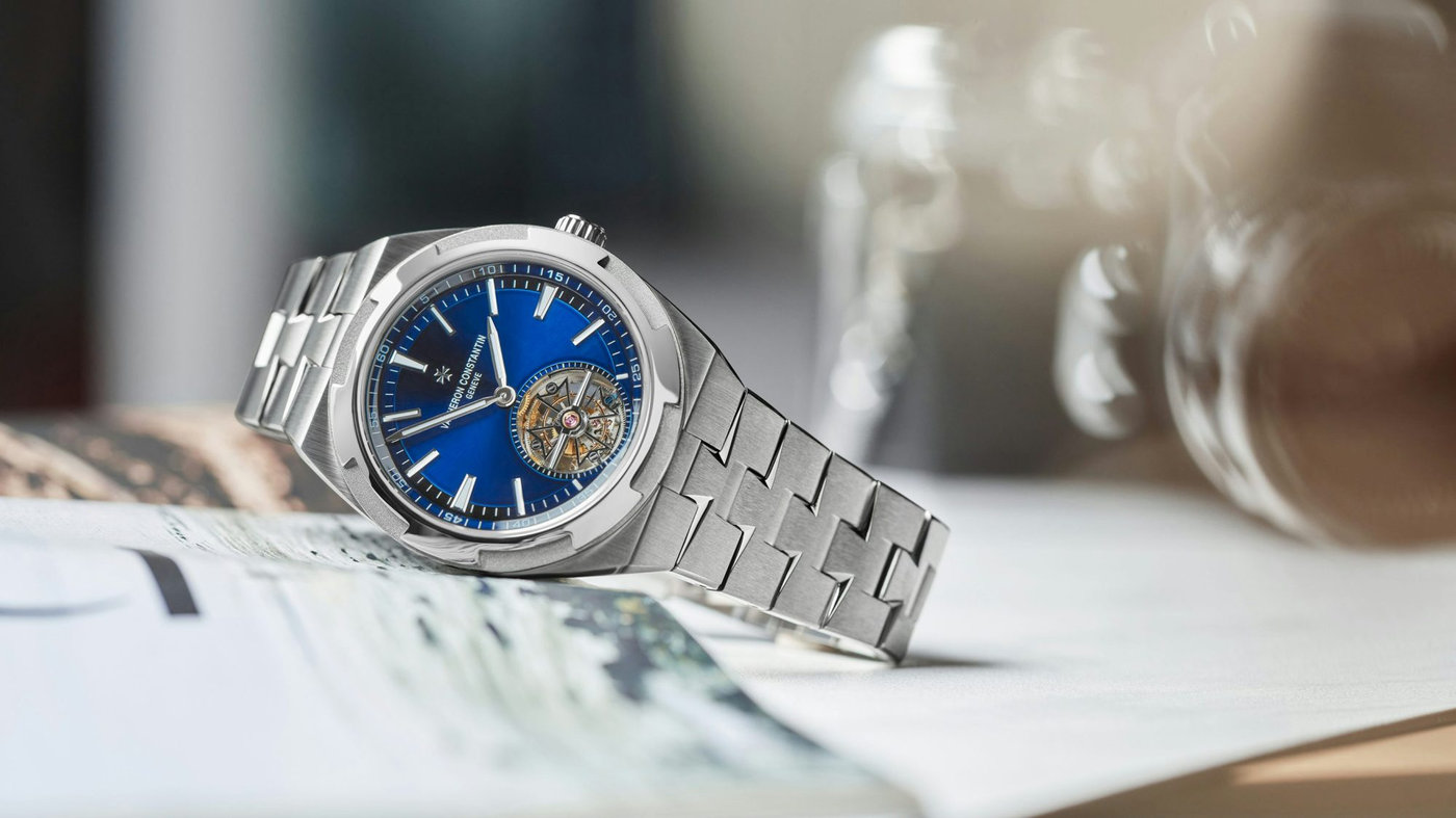Vacheron Constantin trình làng Overseas Tourbillon titan với bộ máy siêu mỏng